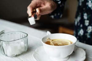 Czym słodzić, by nie zaszkodzić? – Zamienniki cukru post feature image