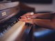 Kolorowa nauka gry na pianinie, czyli jak w domowych warunkach nauczyć dziecko gry na instrumencie klawiszowym